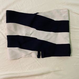 Black and cream curvy tube top.